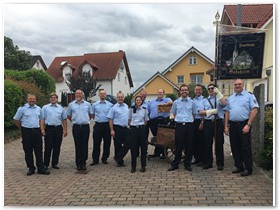 Die Gabsheimer Wehr nimmt am Festumzug zur 125-Jahrfeier der FW Lörzweiler teil.
